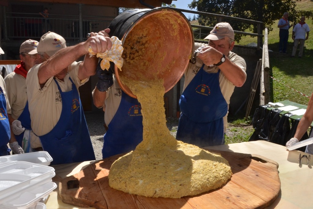 Storo: si rovescia la polenta