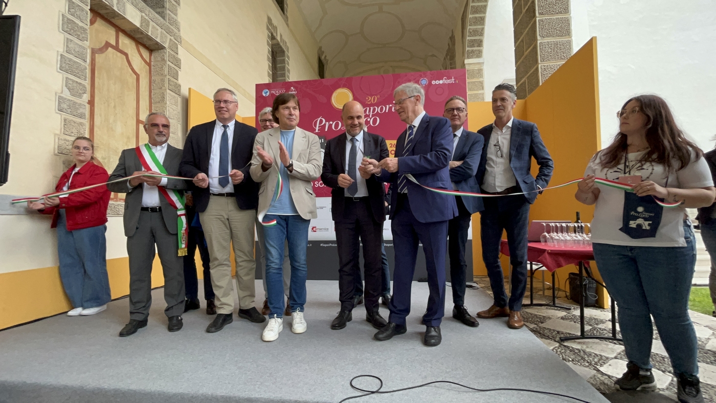 il taglio del nastro