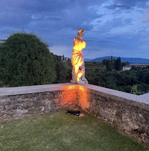statua