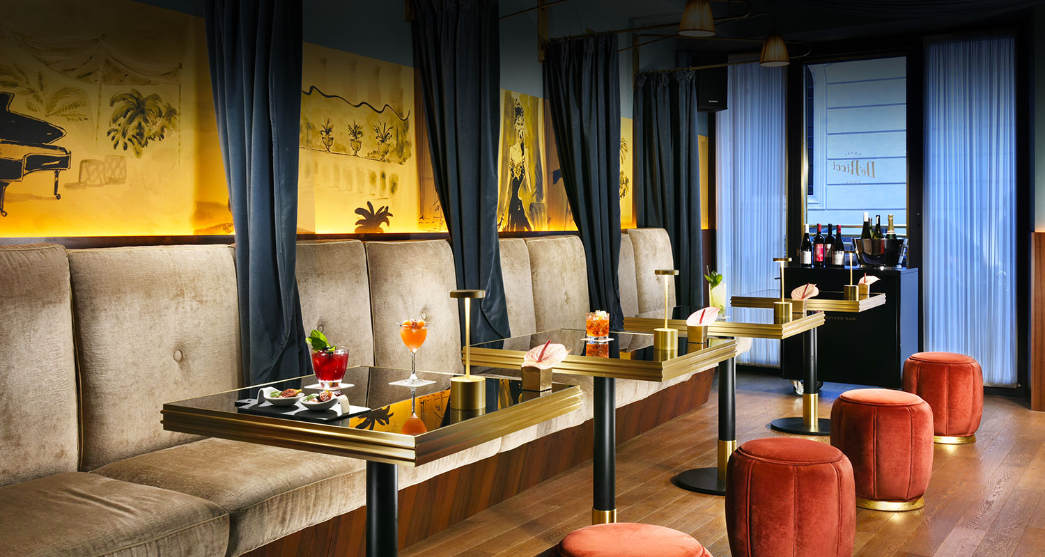 Charade bar
