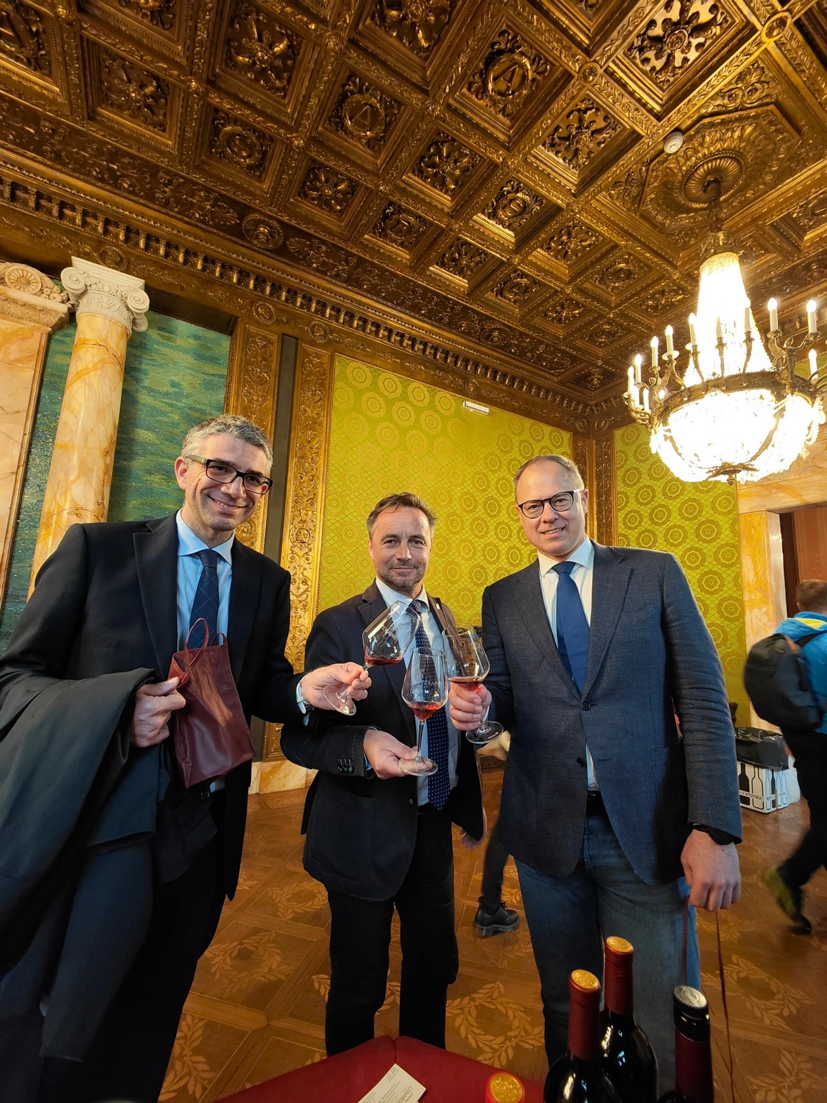 Da sx Pierpaolo Roberti assessore regionale ale autonomie locali. Igor Gabrovec sindaco di Duino Aurisina e David Pizziga presidente del Gal Carso