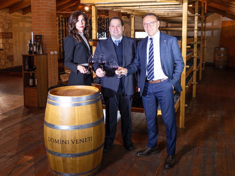 la vicepresidente Alessia Ceschi, il presidente Gianpaolo Brunelli e l’enologo Daniele Accordini della Cantina&nbsp;Negrar Valpolicella