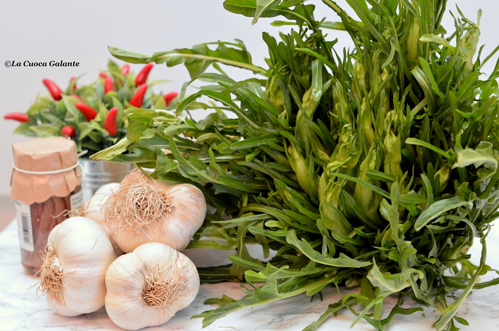 Puntarelle aglio acciughe peperoncino acciughe