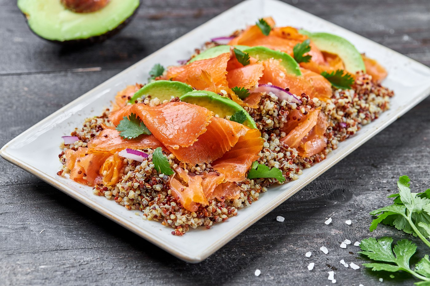 carpaccio di salmone norvegese affumicato mowi quinoa e avocado