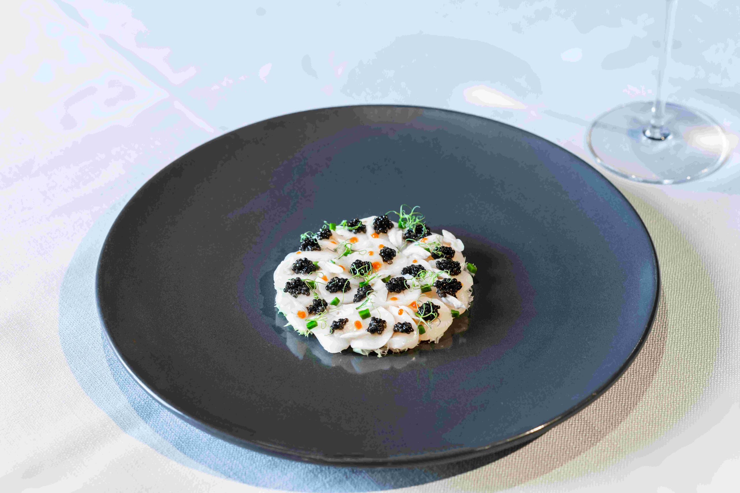 carpaccio di capasanta vongole selvatiche e caviale beluga