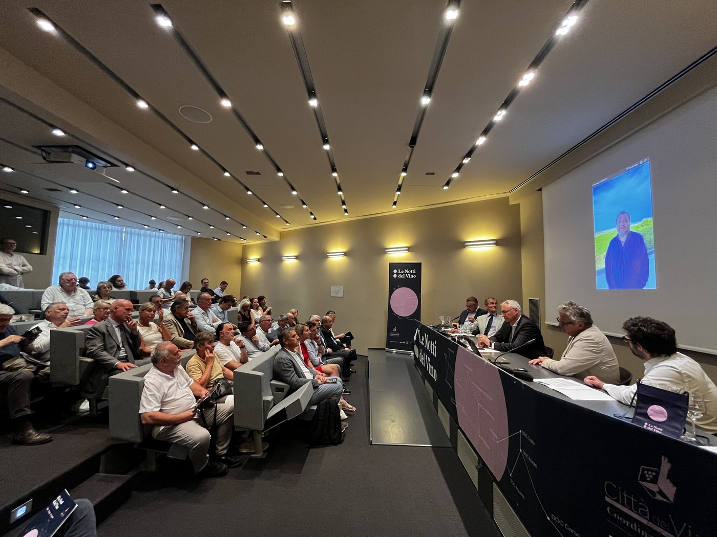 uno scorcio della sala
