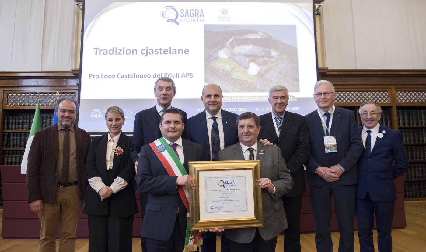 consegna attestato a Castelnovo del Friuli