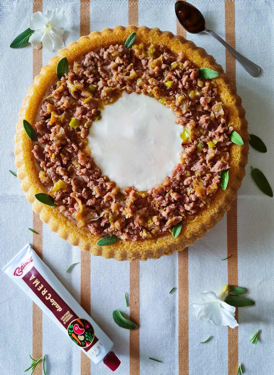 crostata salata porri e salsiccia