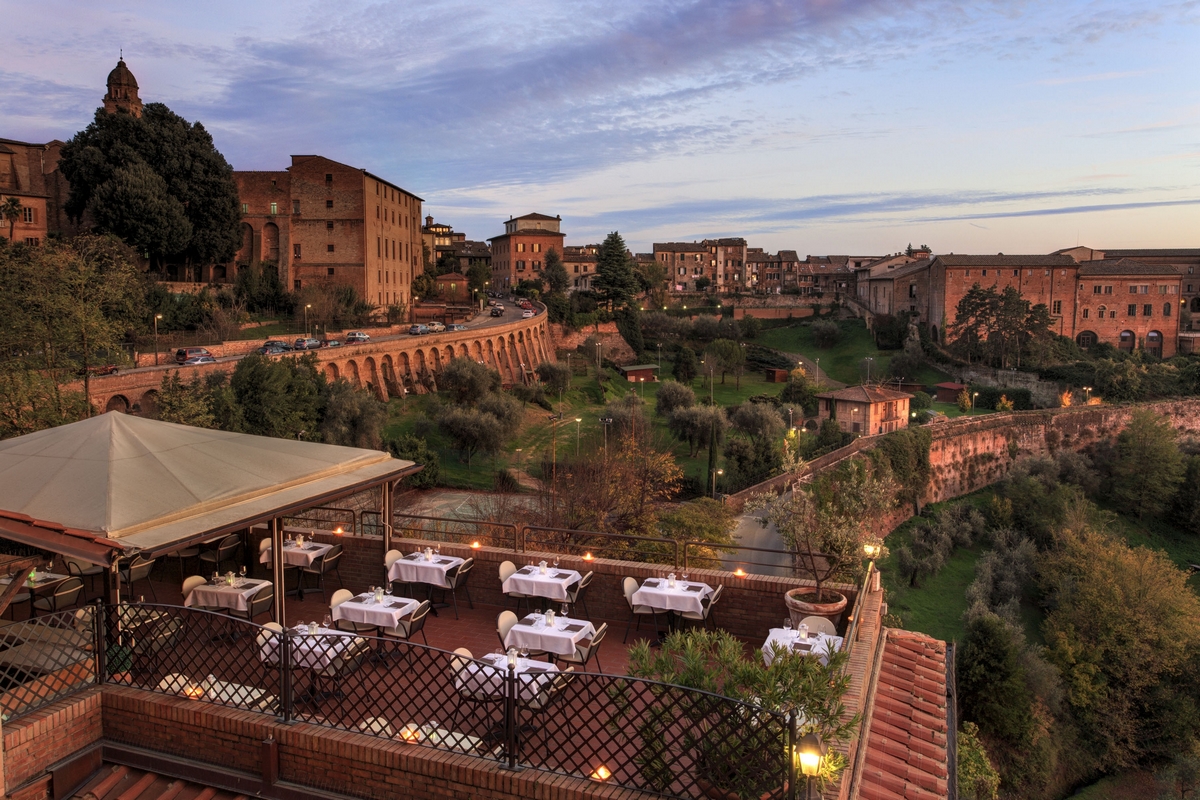 La terrazza dell'hotel Athena