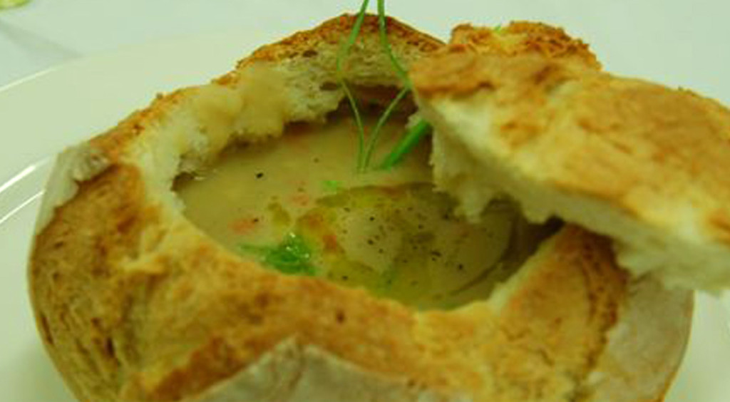 Cicerchia e sua zuppa, nel pane, by Serra de' Conti dove si svolge la sagra annuale dedicata