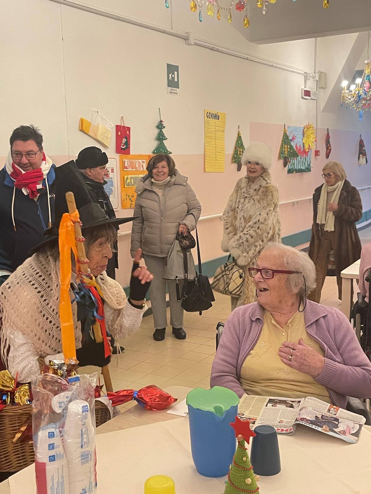 Befana in casa di riposo Stuparich